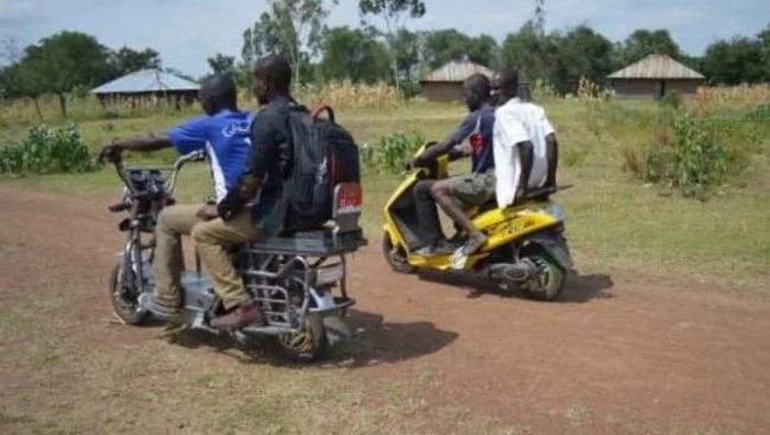 Pelajar di Kenya Bikin Motor Bertenaga Surya