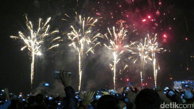 Hindari Macet, Sebagian Pengunjung Pilih Tidur di Pantai Ancol 