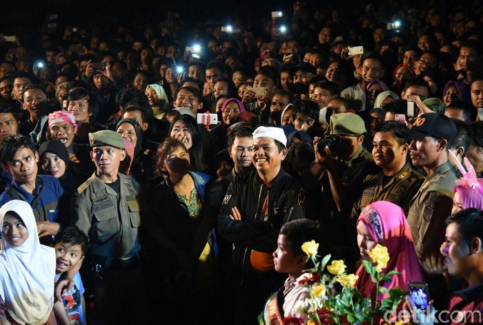 Tukang Sapu Diliburkan, Purwakarta Tetap Bersih Usai Malam Tahun Baru