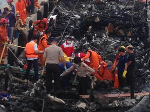 5 Mayat Ditemukan di Kapal Wisata yang Terbakar di Muara Angke