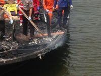5 Mayat Ditemukan di Kapal Wisata yang Terbakar di Muara Angke