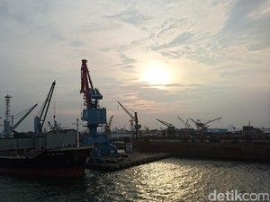Selamat Tahun Baru 2017! Ini Sunset Terakhir dari Kapal Pelni