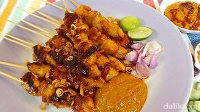 Lapar Malam-malam Netizen Pilih Jajan Sate Ayam Enak Ini