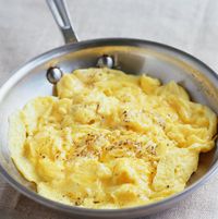 Sebaiknya Jangan Tambahkan Susu Ke Dalam Scrambled Egg Ini Alasannya