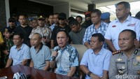 Kapolda Metro Jaya Irjen M Iriawan menggelar konferensi pers terkait ditangkapnya tersangka terakhir pembunuhan Pulomas, Ius Pane.