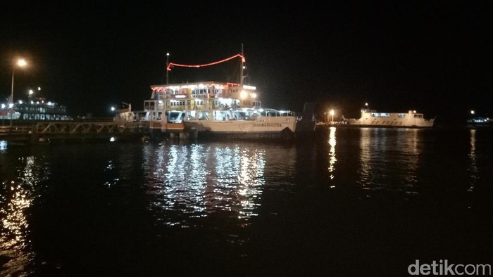 Menikmati 2 Kali Perayaan Tahun Baru di Selat Bali