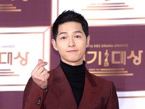 Menang Penghargaan, Song Joong Ki dan Park Bo Gum Menangis Bersama