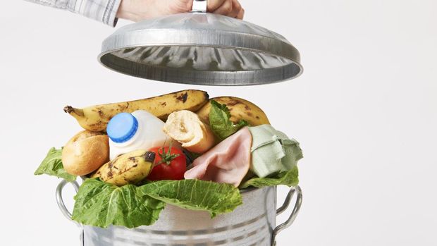 simpan sampah makanan di freezer