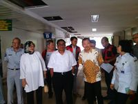 Plt Gubernur DKI Kunjungi Korban Luka KM Zahro di RSPAD         