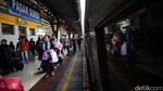 Arus Balik Usai Libur Panjang di Stasiun Senen