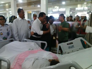 Menhub Jenguk Korban Luka KM Zahro di RSPAD