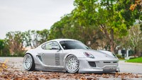 Porsche Cayman ini contohnya, yang telah mengimplementasikan bodykit custom yang begitu menakjubkan.