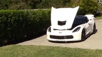 Chevrolet Corvette yang akan disetiri nenek dari Cleetus McFarland.
