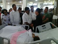  Menhub Jenguk Korban Luka KM Zahro di RSPAD