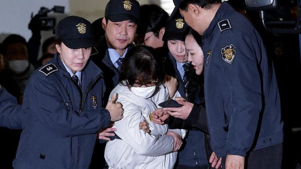 Choi Soon-Sil saat hendak disidang