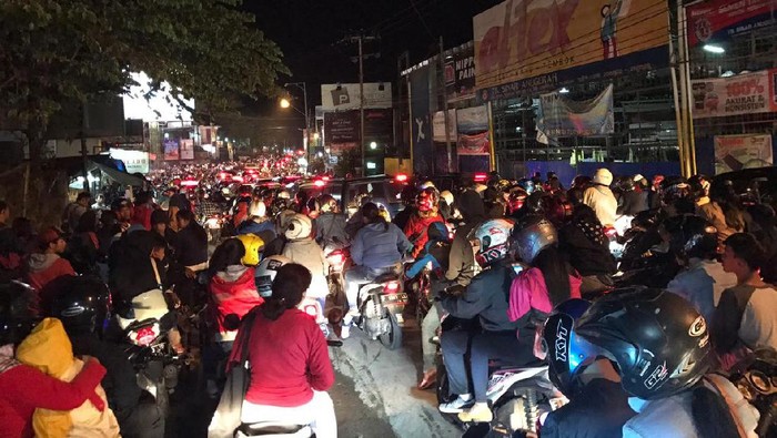 Imbas Kecelakaan KA dan Pejalan Kaki, Lalin di Pasar Minggu Macet