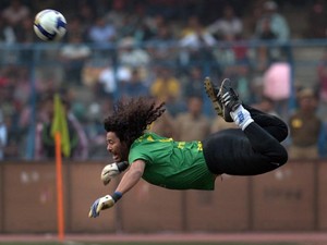 8 Tendangan Kalajengking Paling Keren di Laga Bola