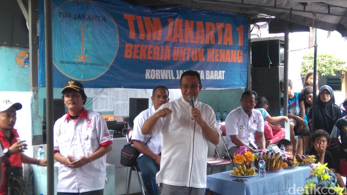 Anies Baswedan Ingin Pedagang Kaki Lima di Jakarta Bersertifikat