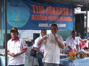 Anies Baswedan Ingin Pedagang Kaki Lima di Jakarta Bersertifikat