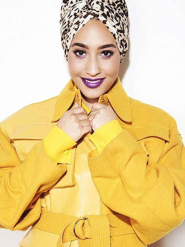 Mariah Idrissi menjadi hijabers berkulit hitam yang tak hanya cantik tapi juga menginspirasi. Ia populer setelah dipercaya menjadi model pertama iklan H&M. Bahkan sekarang ia tergabung dalam agensi model ternama Inggris dan Eropa, Select Model Management. Foto: Mariah Idrissi