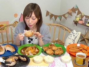 Rakus Makan, Youtuber Cantik Ini Bisa Tetap Ramping