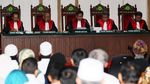 Senyum Semringah Ahok di Sidang Awal 2017