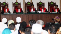 Mereka termasuk pihak yang melaporkan Ahok ke kepolisian atas dugaan penistaan agama. Pengacara Ahok menilai tak ada satu pun dari enam saksi itu yang berasal dari Kepulauan Seribu dan menyaksikan langsung pidato kontroversial Ahok pada 27 September 2016. Pool/Irwan.