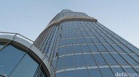 Burj Khalifa masih memegang rekor gedung tertinggi sedunia dengan tinggi 2.716,5 kaki atau 828 meter. Dibangun sejak tahun 2004, Burj Khalifa diresmikan 6 tahun kemudian. Punya 162 lantai yang diisi dengan hotel apartemen hingga area perkantoran (Afif/detikTravel)