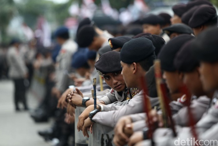 HUT Bhayangkara, Pimpinan DPR: Polisi Siber Perlu Diperkuat