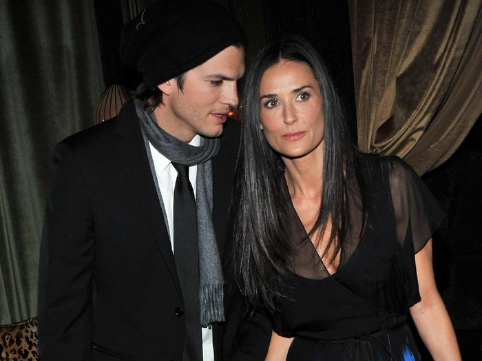 Pacaran beda usia NEW YORK, NY - JANUARY 20: Actors Ashton Kutcher and Demi Moore attend the after party for the Cinema Society with DKNY Jeans & DeLeon Tequila screening of