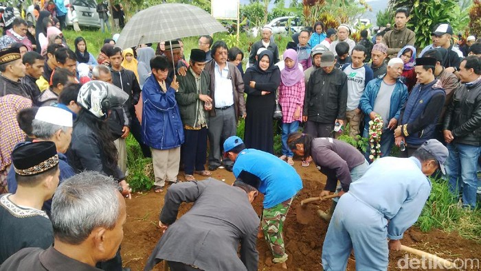 Soal 4 Warga Lembang Korban Insiden KM Zahro, Keluarga Pasrah