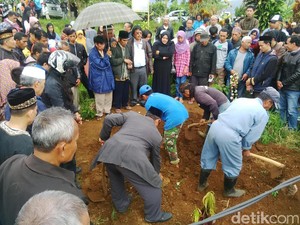 Soal 4 Warga Lembang Korban Insiden KM Zahro, Keluarga Pasrah