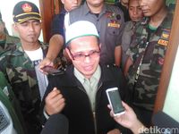 Fahim memberikan keterangan dan meminta maaf