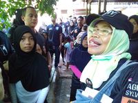 Tiga Kali Sodorkan Tisu, Nenek Ini Dapatkan Topi dari Agus