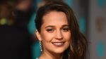 Angelina Jolie Vs Alicia Vikander, Siapa Lebih Cantik?