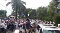 Massa yang Demo di Kementan Meluber ke Jalan