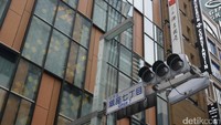 Berkunjung ke Ginza saat akhir pekan atau libur nasional bakalan lebih asyik. Biasanya di hari-hari tersebut diadakan CFD, sehingga jalanan di sekitar Ginza tertutup untuk kendaraan bermotor (Kurnia/detikTravel)
