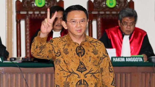 Kisah Ahok Menikmati Pusing-pusing di Persidangan