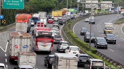 Imbas Sidang Ahok di Gedung Mentan, Tol JORR Macet Panjang