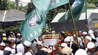 Ratusan orang dari dua kubu yang berbeda sudah berkumpul dejak pagi mengawal sidang Ahok.