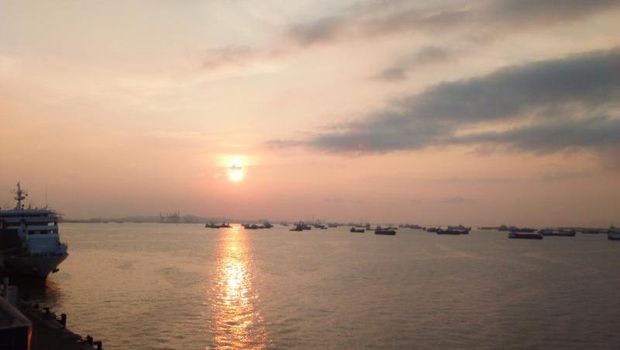 Dermaga di Surabaya