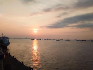 Mau Jalan-jalan Sore di Surabaya, Cobalah ke North Quay