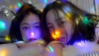 Kedua gadis tersebut merayakan ulang tahun Goo Hara yang jatuh pada 13 Januari nanti. (Dok. Instagram/jelly_jilli)