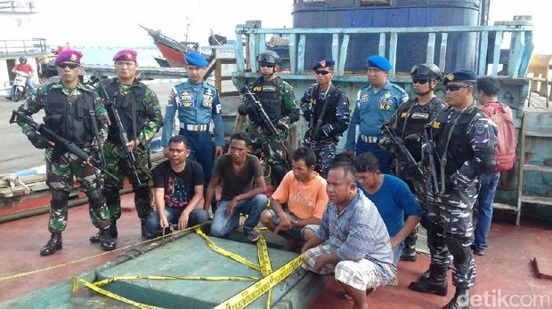 Penyelundup 20 Ton Solar di Perairan Kepri Jaringan Profesional