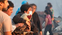Dituturkan Menteri Dalam Negeri Chile, Mahmud Aleuy, seperti dilansir Reuters, Selasa (3/1/2017), bahwa sedikitnya 19 orang mengalami luka ringan akibat kebakaran ini. Dari jumlah itu, sekitar 16 orang di antaranya mengalami gangguan pernapasan setelah menghirup asap kebakaran. REUTERS/Rodrigo Garrido.