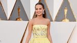 Angelina Jolie Vs Alicia Vikander, Siapa Lebih Cantik?