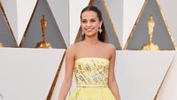 Alicia menjadi sosok idola baru berkat perannya di film The Danish Girls yang membuatnya membawa pulang piala Oscar pada 2015 lalu. Jason Merritt/Getty Images/detikFoto.