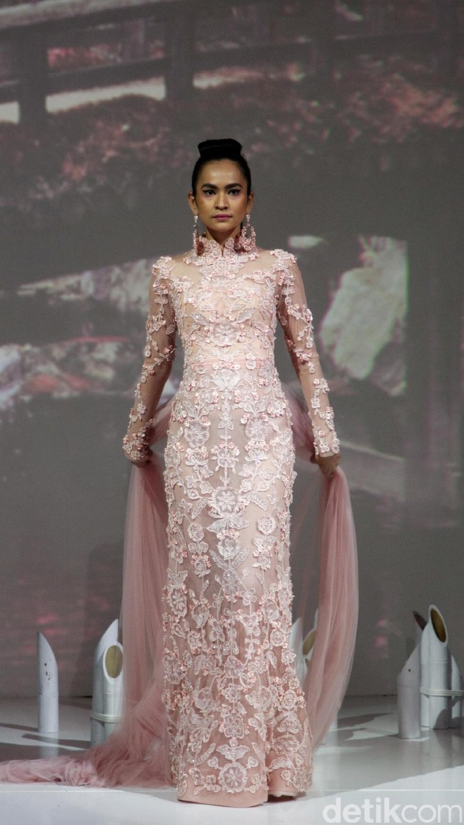 Koleksi Danny Satriadi di IPMI Trend Show 2017. The Hall Lt. 8, Senayan City. Jakarta. [Foto: Mohammad Abduh/Wolipop]