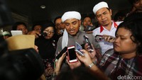 Novel mengaku menggunakan data yang dia miliki dalam persidangan. Dengan data tersebut, dia mengatakan telah membantahkan pernyataan Ahok.