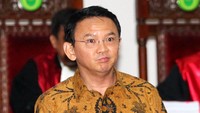Ahok tampil mengenakan batik cokelat. Pool/Irwan.